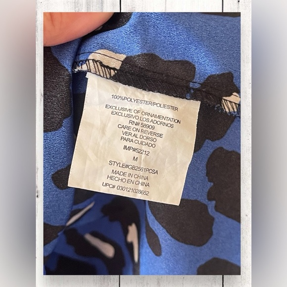 Womens Medium Gianni Bini GB Blue Strap/Cold Shoulder Flowy Blouse Top Leopard - Picture 8 of 8